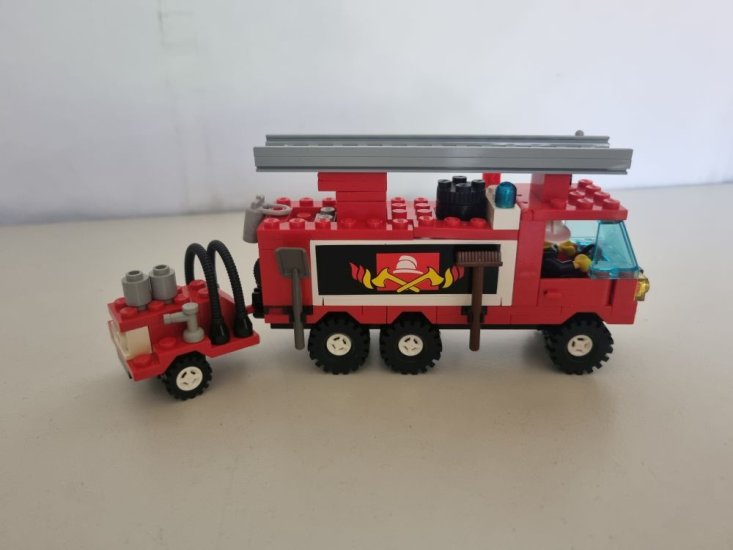(Bild für) Lego 6480 - Hook and Ladder Truck - zum Schließen ins Bild klicken