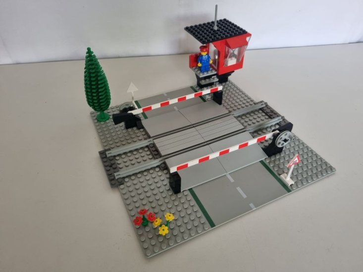 (Bild für) Lego 7835 - Road Crossing - zum Schließen ins Bild klicken