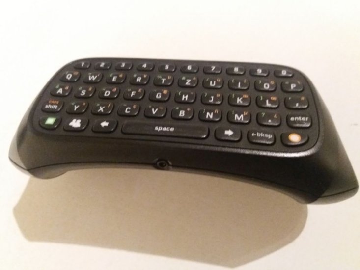 (Bild für) Xbox 360 Chatpad - zum Schließen ins Bild klicken