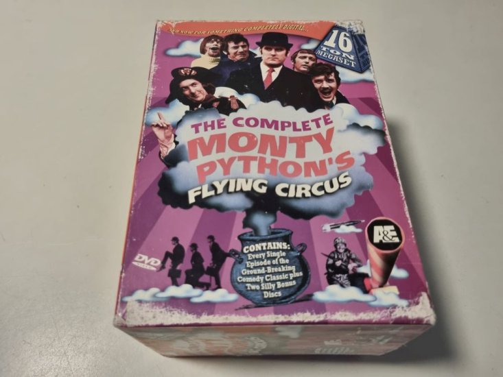 (Bild für) DVD The Complete Monty Phyton's Flying Circus - zum Schließen ins Bild klicken