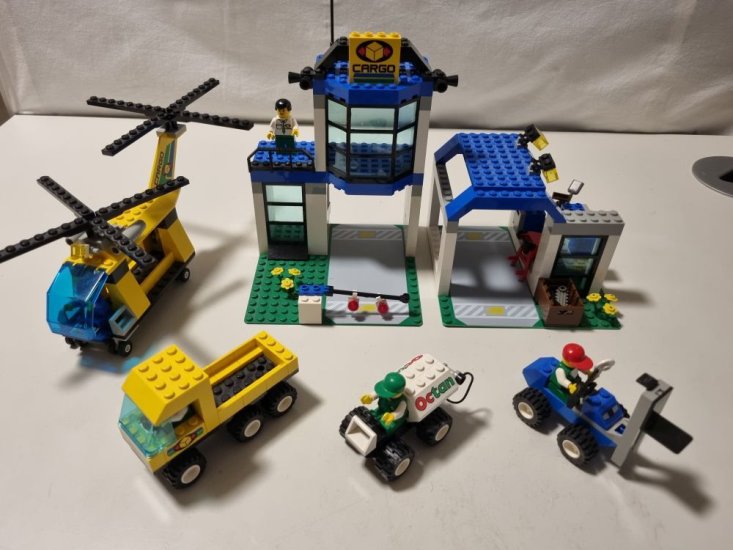 (Bild für) Lego 6330 - Cargo Center - zum Schließen ins Bild klicken