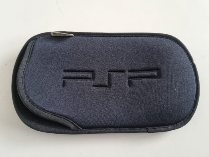 (Bild für) PSP Schutzhülle Schwarz - zum Schließen ins Bild klicken