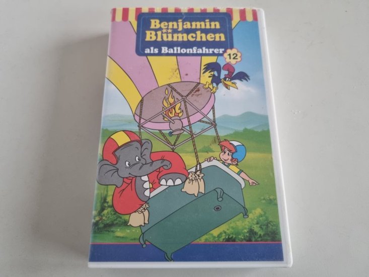 (Bild für) VHS Benjamin Blümchen als Ballonfahrer - zum Schließen ins Bild klicken