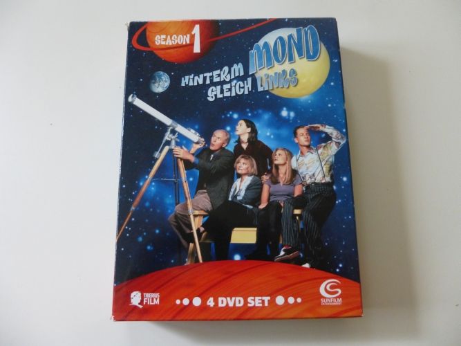 (Bild für) DVD Hinterm Mond gleich links Season 1 - zum Schließen ins Bild klicken