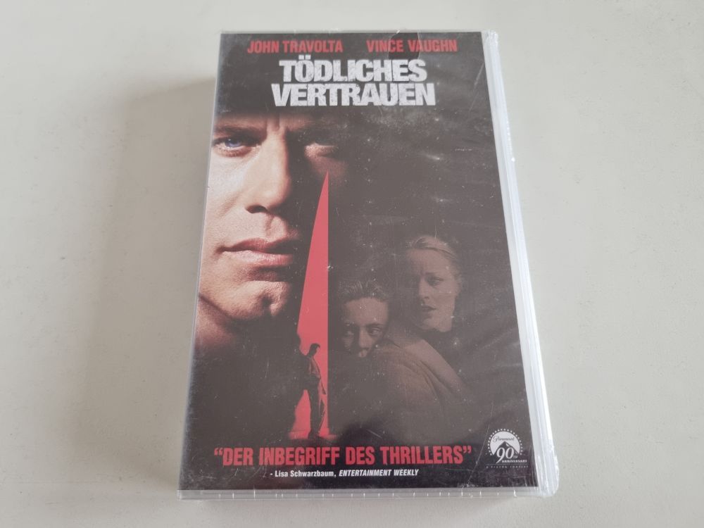 (Bild für) VHS Tödliches Vertrauen - zum Schließen ins Bild klicken