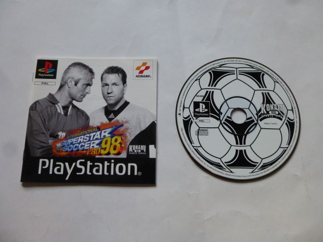 (Bild für) PS1 International Superstar Soccer Pro 98 - zum Schließen ins Bild klicken