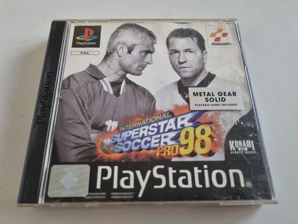 (Bild für) PS1 International Superstar Soccer Pro 98 - zum Schließen ins Bild klicken