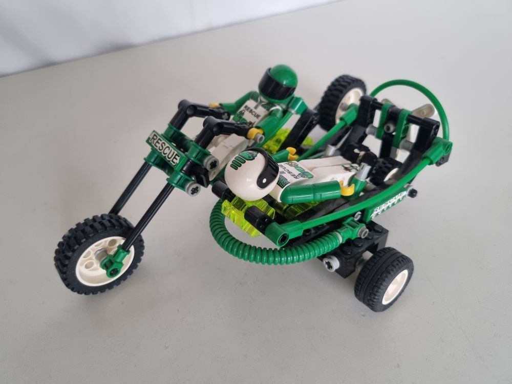 (Bild für) Lego 8255 - Rescue Bike - zum Schließen ins Bild klicken