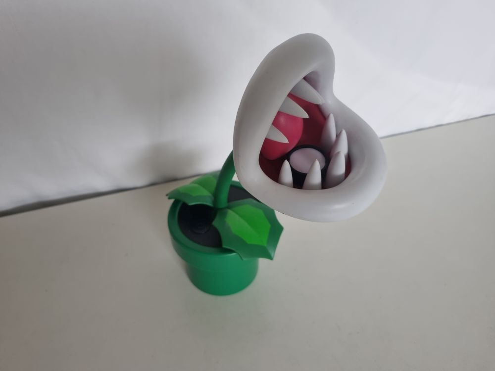 (Bild für) Piranha Pflanze Lampe - zum Schließen ins Bild klicken