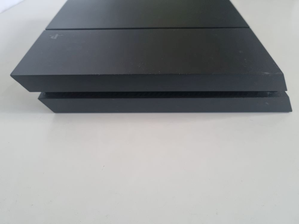 (Bild für) PS4 Slim Jet Black 500GB - zum Schließen ins Bild klicken