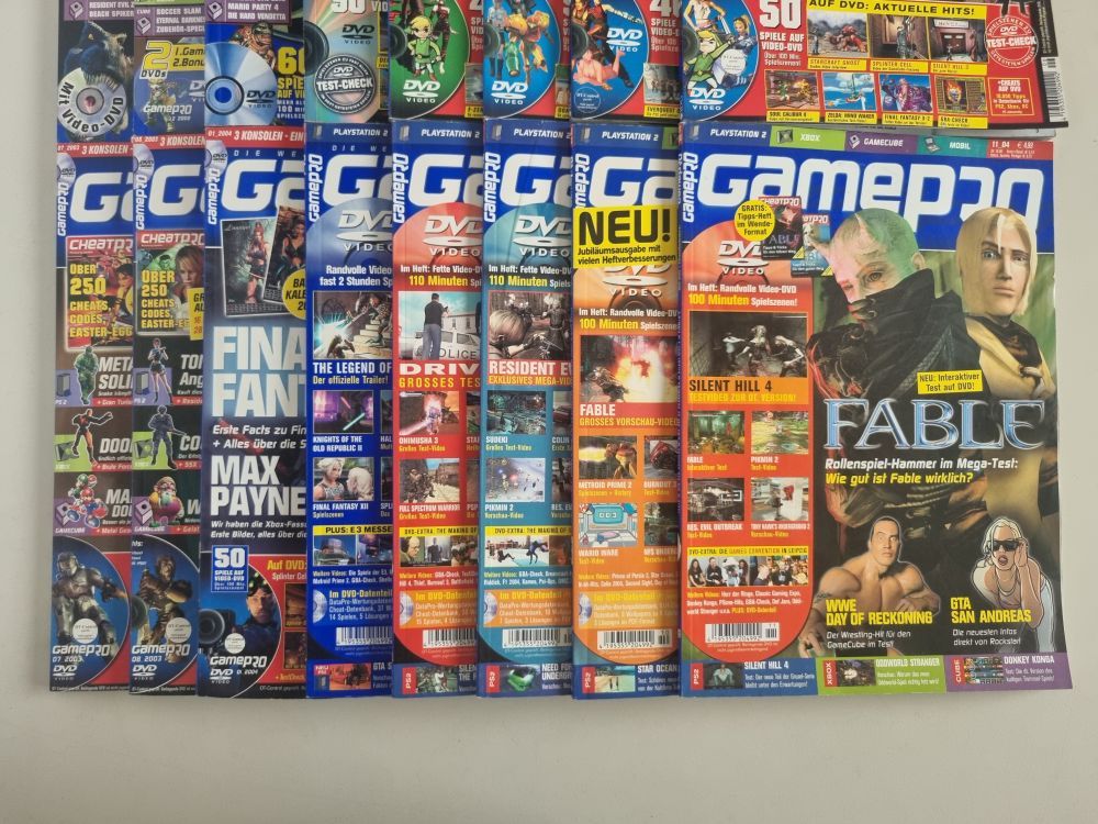24 Gamepro Magazines - zum Schließen ins Bild klicken