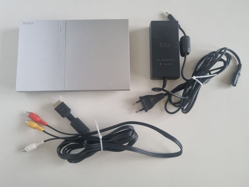 (Bild für) PS2 Konsole Slim SCPH-77004 - Silber - zum Schließen ins Bild klicken