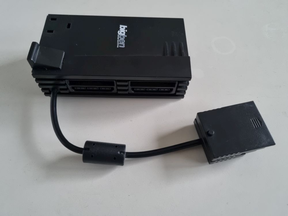 PS2 Multitap - zum Schließen ins Bild klicken