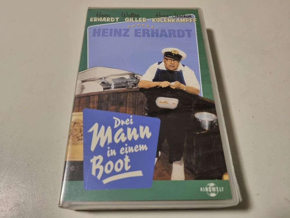 (Bild für) VHS Drei Mann in einem Boot - zum Schließen ins Bild klicken