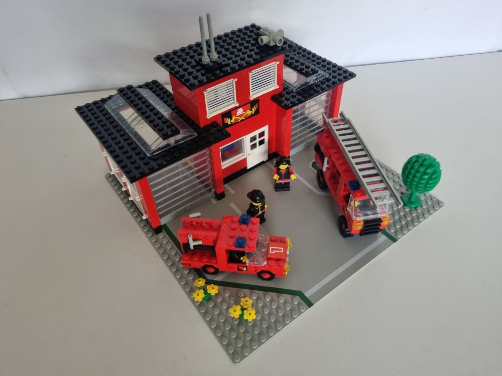(Bild für) Lego 6382 - Fire Station - zum Schließen ins Bild klicken