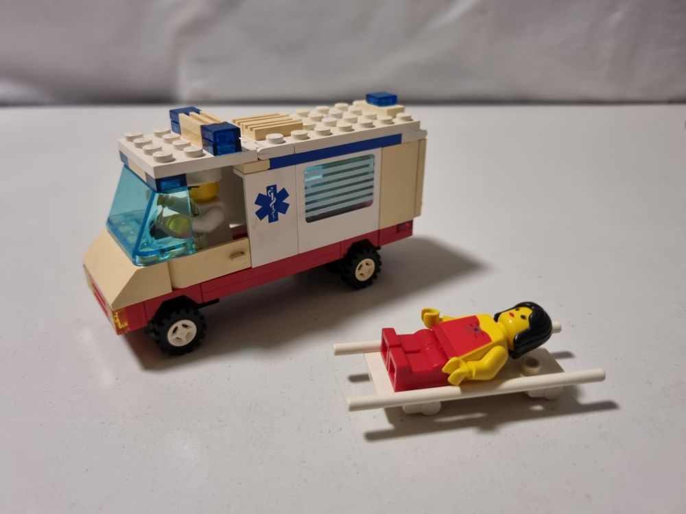 Lego 6666 - Ambulance - zum Schließen ins Bild klicken