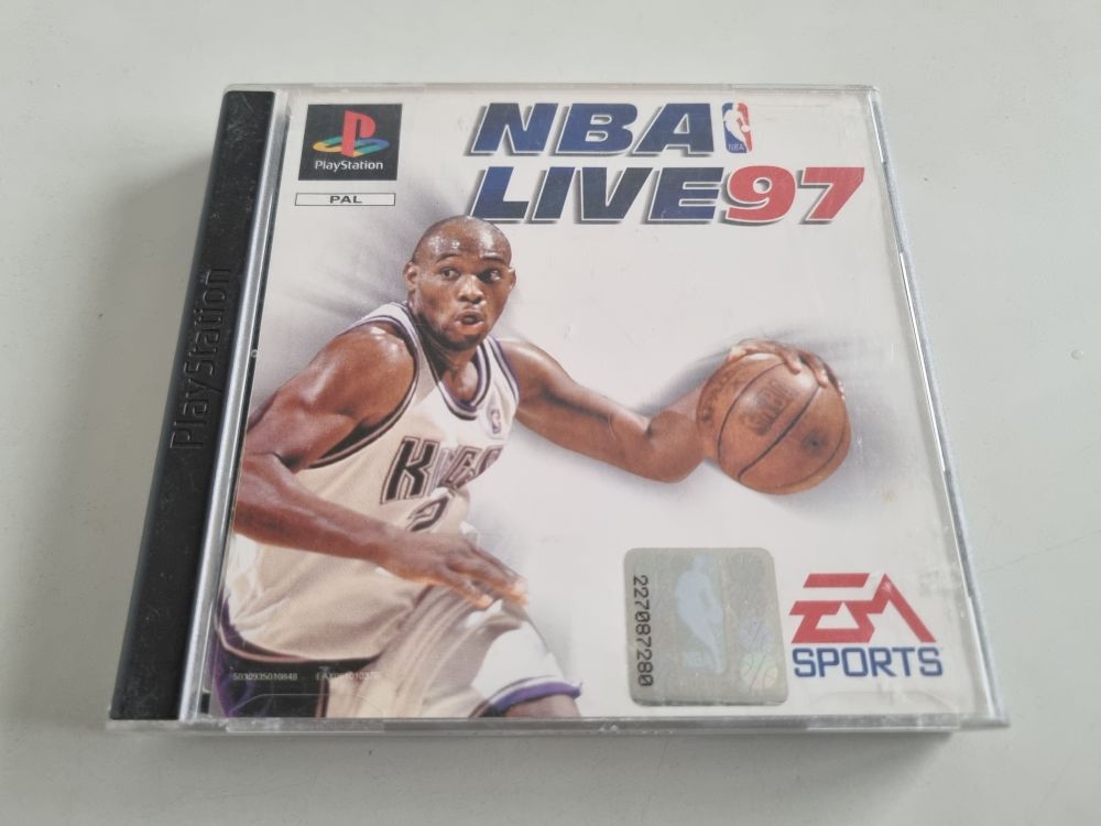 (Bild für) PS1 NBA Live 97 - zum Schließen ins Bild klicken