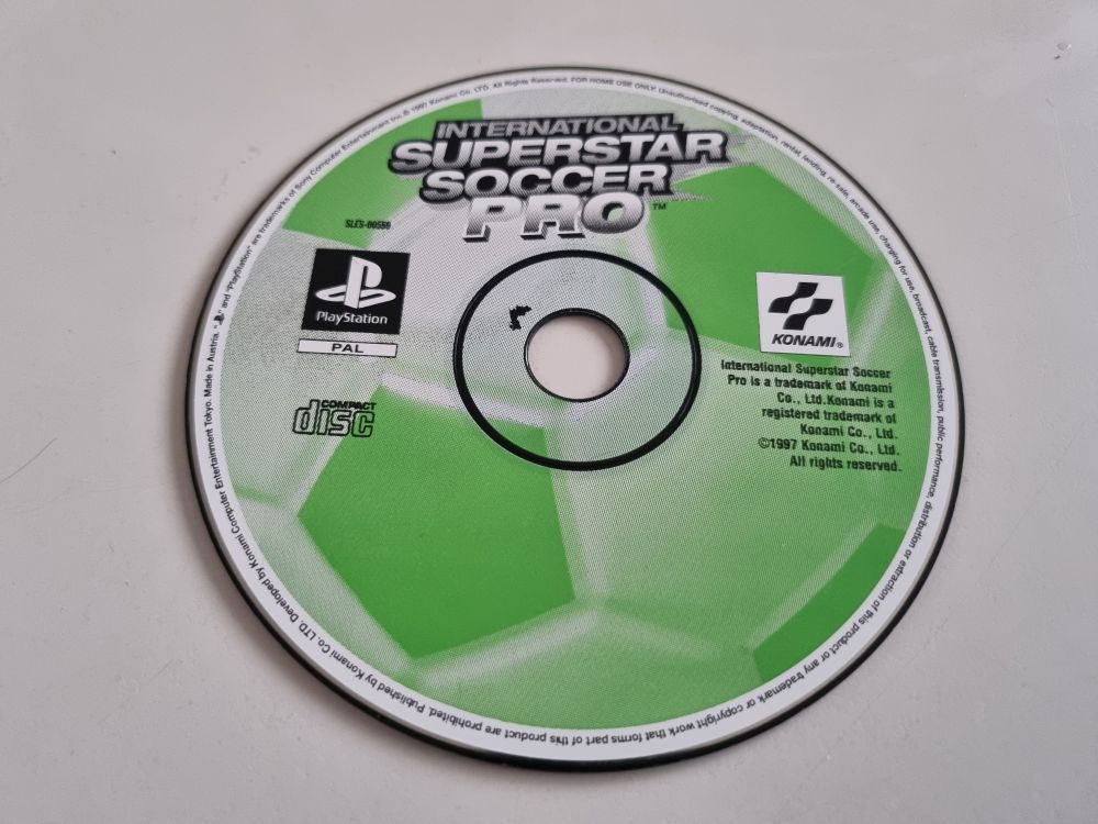 (Bild für) PS1 International Superstar Soccer Pro - zum Schließen ins Bild klicken