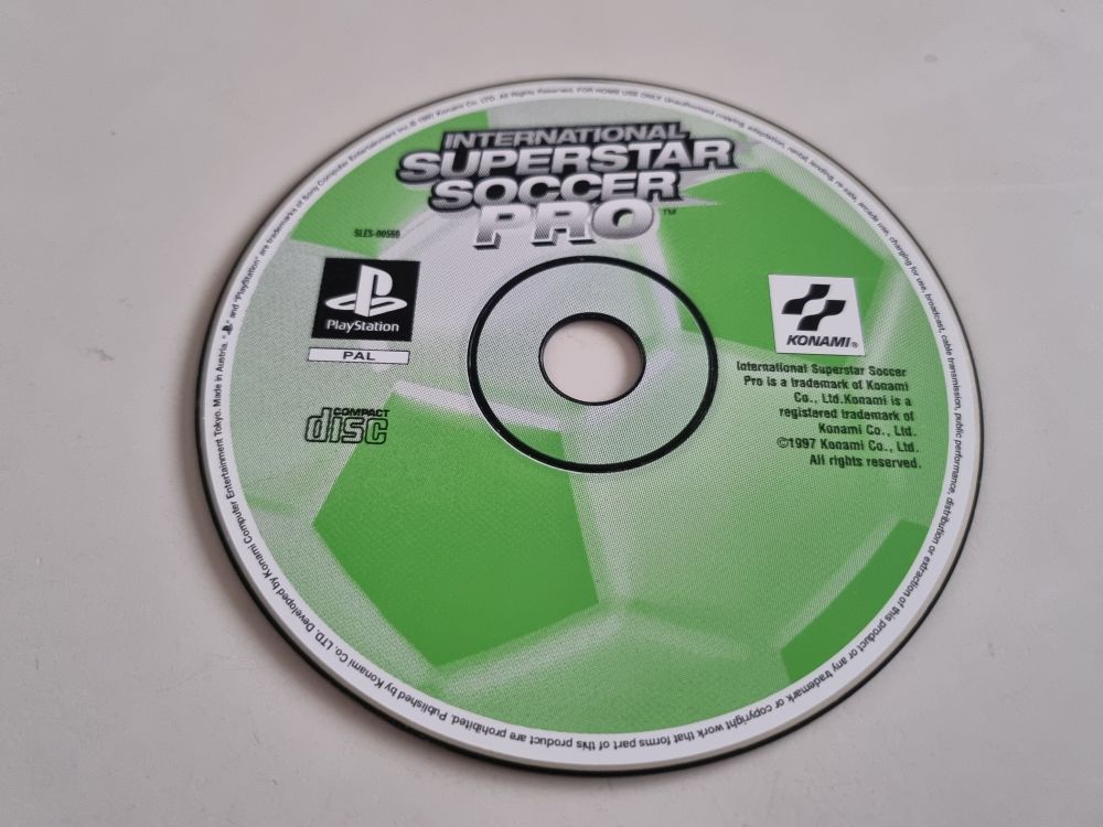 (Bild für) PS1 International Superstar Soccer Pro - zum Schließen ins Bild klicken